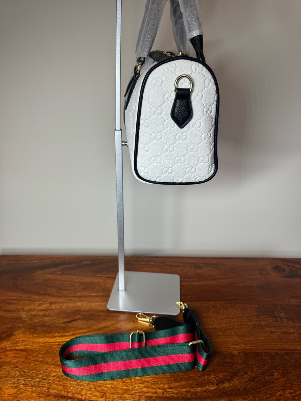 White Barrel Bag. No Brand. - Picture 6 of 7